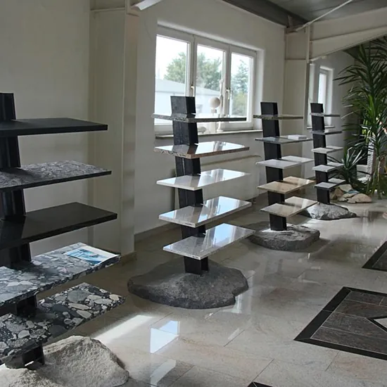 Steinplatten-Ausstellung