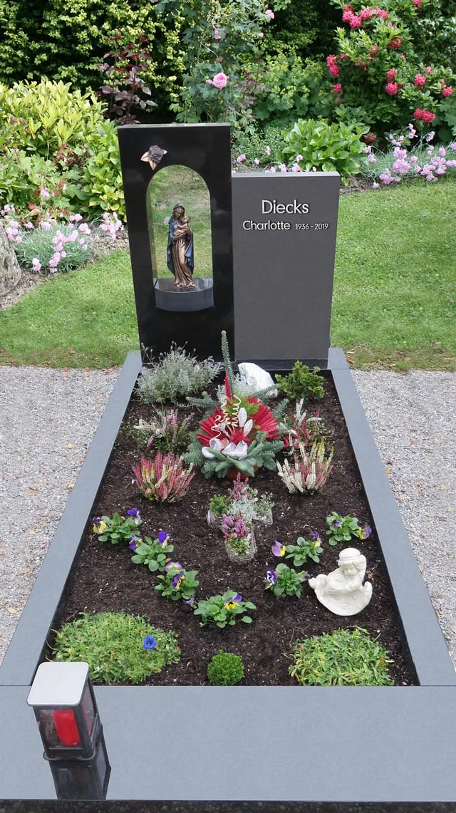 Denkmal mit Durchbruch