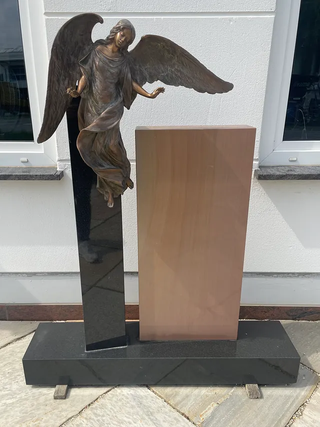 Bronze Engel mit Denkmal
