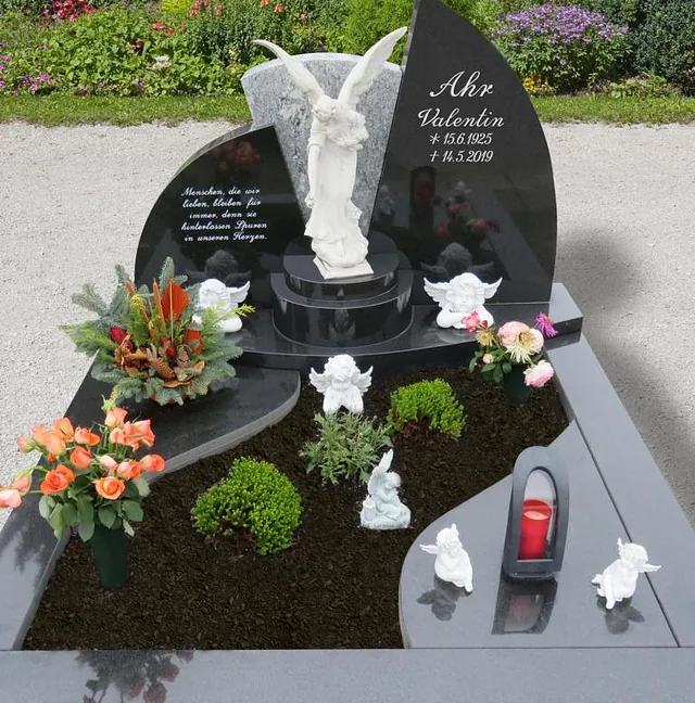 Denkmal mit Marmorengel